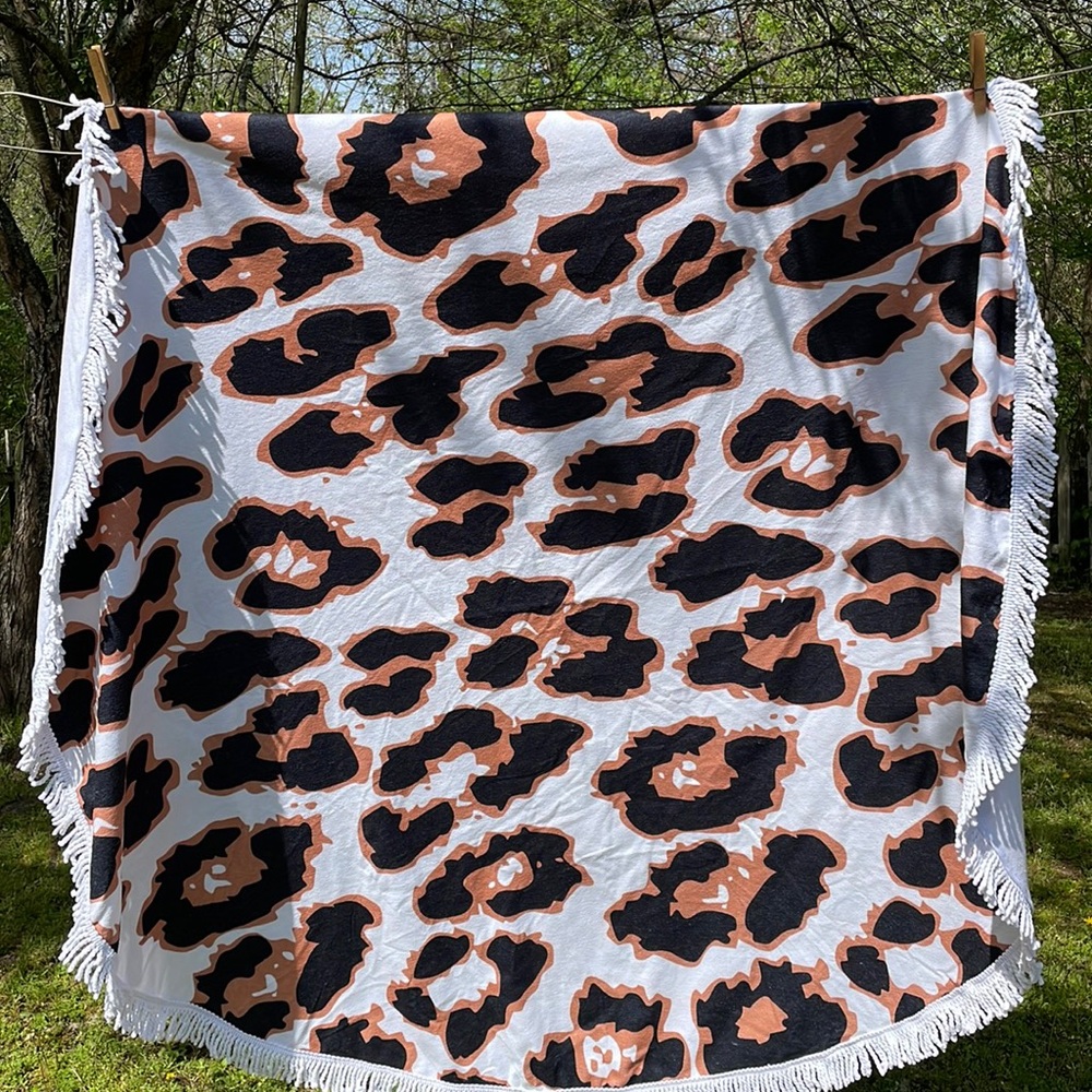 NWOT Round Animal Print Beach Towel - Picture 4 of 8